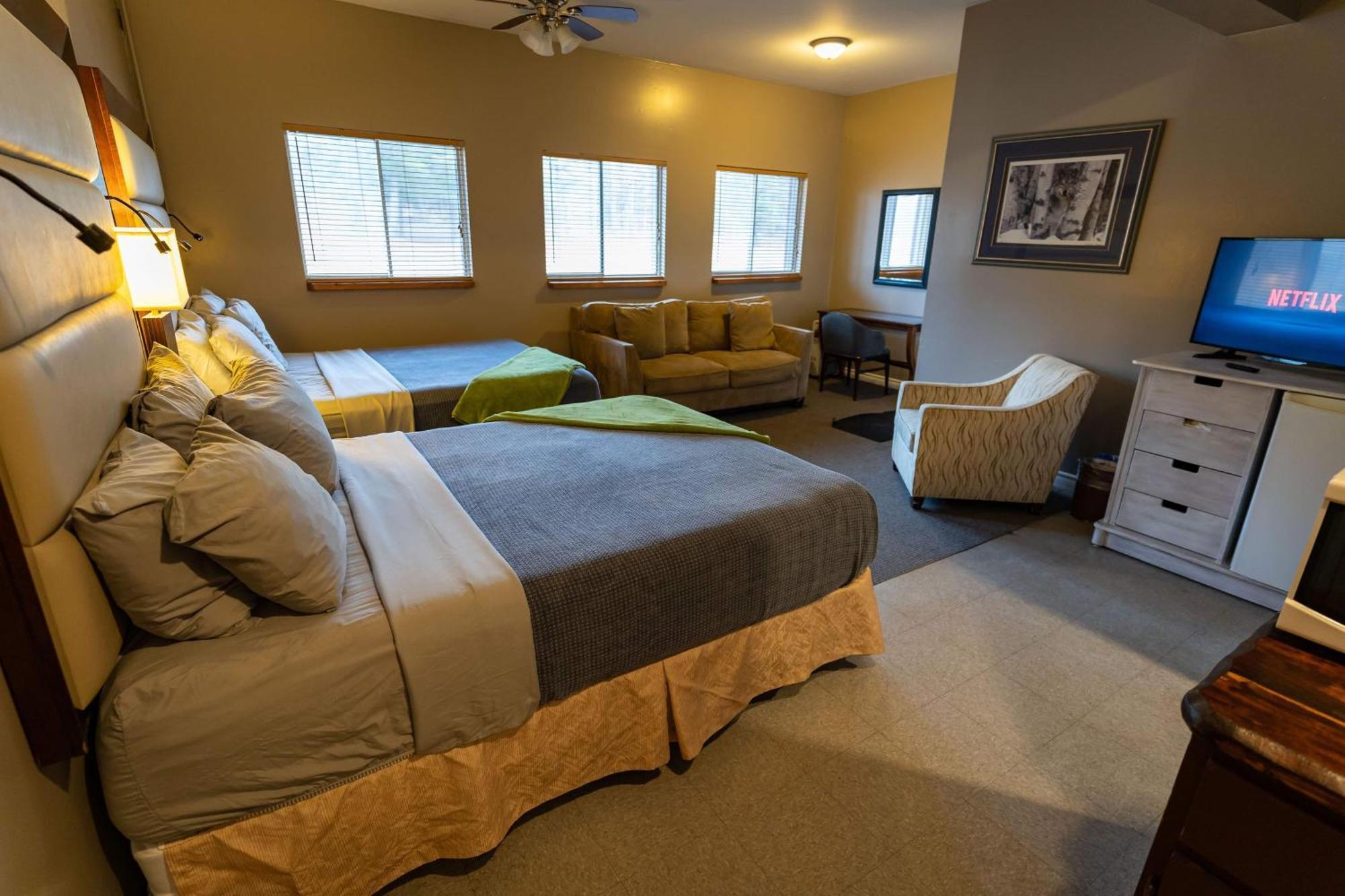 Stoco Lake Lodge Tweed Room photo
